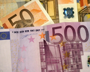 Курс евро вновь пошел вверх, доллар немного подешевел