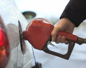 С сегодняшнего дня снижены акцизы на бензин