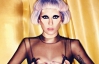 Леди Гага прикрыла промежность рукой