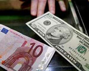 Євро і долар в Україні незначно подешевшали