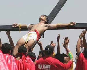 Филиппинцев распяли на хрестах 