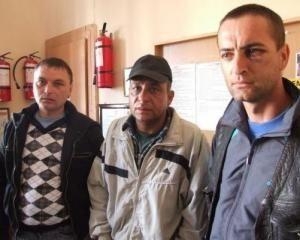Буковинські рибалки 50 метрів повзли на четвереньках, коли Бойчук погрожував їм вбивством