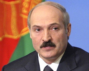 Лукашенко відмовився їхати в Україну на зустріч з Януковичем і Медведєвим