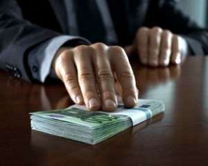 Помічника прокурора Києва затримали за хабар у 7 тис. доларів