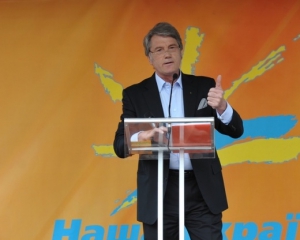 Ющенко хочет, чтобы Янукович полюбил пчел