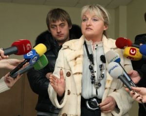 Адвокат та дружина Луценка просять генпрокурора зглянутися над голодуючим екс-міністром