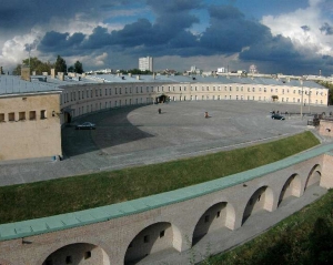 Строители начали разрушать Киевскую крепость