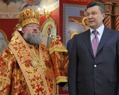  Янукович наградил орденом донецкого Мирополита