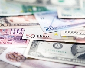 Доллар продолжает слабеть относительно евровалюты