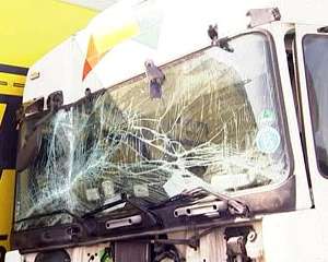 В Германии грузовик протаранил школьный автобус