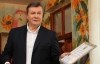 Янукович отправил закон о "красных флагах "  Лавриновичу