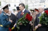 Янукович, Азаров и Литвин возложили венки к Могиле неизвестного солдата