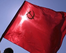 В интернете появилось видео из Донецка, в котором сжигают красный флаг