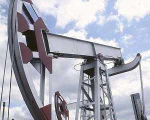 Нефть продолжает дешеветь после рекордного падения ее стоимости 