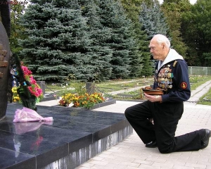 Луганск отметил День Победы без государственных флагов