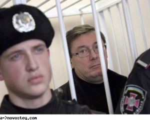 Луценко госпитализировали в гражданскую больницу
