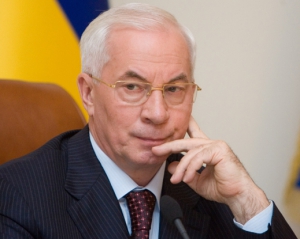 Азаров пообещал почистить чиновничьи кабинеты