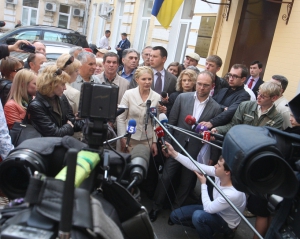 Тимошенко демонстративно ушла из суда, где рассматривали ее жалобу