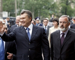 Табачник дістав від Януковича за закриті школи