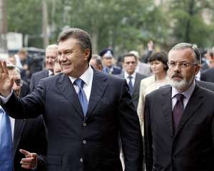 Табачник получил от Януковича за закрытые школы