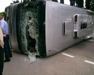 В Італії перекинувся і впав у кювет автобус з туристами