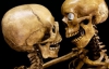 В Парижском музее эротики позы "Камасутры" демонстрируют скелеты
