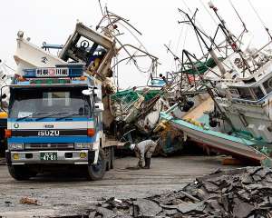 Более 15 тысяч японцев стали жертвами землетрясения и цунами