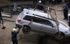 В Киеве посреди улицы утонул автомобиль