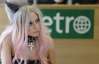 Полураздетая Леди Гага пришла к журналистам бесплатной газеты