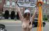 Кровосісі з FEMEN показали груди через велелюбного директора МВФ