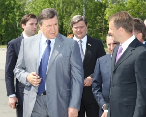 Янукович вигнав міністра, який підставив Азарова. Тепер офіційно
