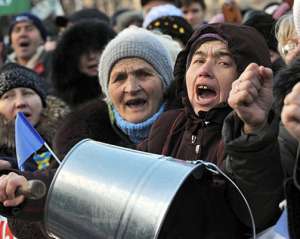 Азарову пожелали натолкнуться на вила