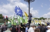 "Щоб увімкнути Україну, треба вимкнути Януковича" - гасло під Радою