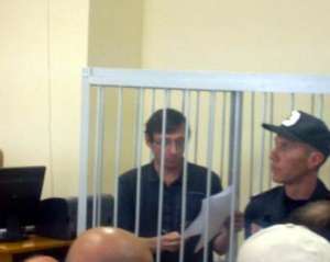 Луценко объявил о прекращении голодовки