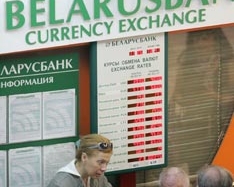 Білорусам дозволили розраховуватися доларами