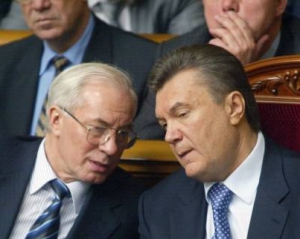 Янукович в последний раз предупредил Азарова