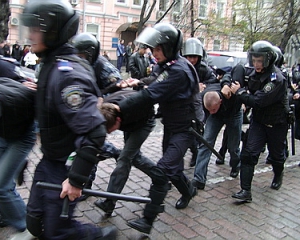 Партия регионов создает массовый психоз - активист