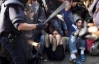Полиция дубинками расчистила площадь для фанатов "Барселоны"