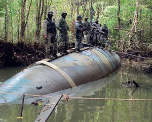 Колумбийские наркобароны перевозят кокаин в подводных лодках