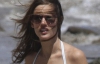 Алессандра Амбросіо похвалилася підтягнутою фігурою на пляжі Малібу