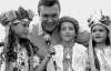 Янукович пообіцяв дітям мирну та заможну країну
