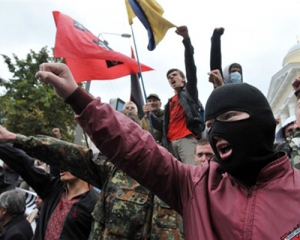 В Львовских столкновениях украинцы винят &quot;свободовцев&quot; и местную власть