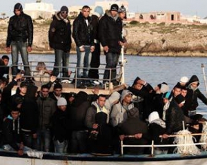 У Середземному морі затонуло судно з біженцями, загинули 200 людей