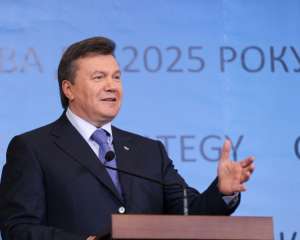 Янукович каже, що місцеві Ради збурюють народ