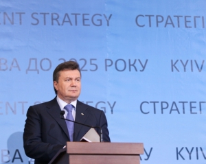 Янукович грозит судами за языковые и &quot;исторические&quot; спекуляции