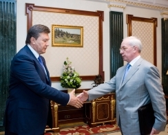 Янукович навантажив Азарова новими завданнями