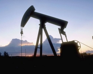 Цены на нефть обваливаются третий день подряд