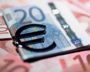 В Україні на 3 копійки подешевшав міжбанківський євро