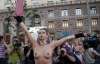 Активістка FEMEN намагалася зірвати запуск таймера до початку Євро-2012