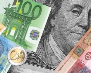 Євро впав на 4 копійки, курс долара майже не змінився